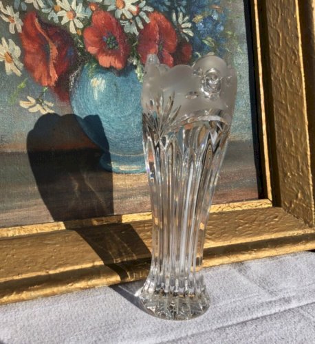 Superbe petit Vase en cristal dépoli roses étiquette Vessière à Baccarat neuf