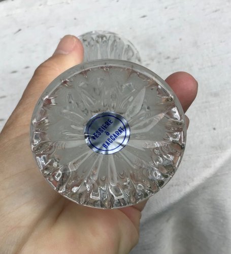 Superbe petit Vase en cristal dépoli roses étiquette Vessière à Baccarat neuf