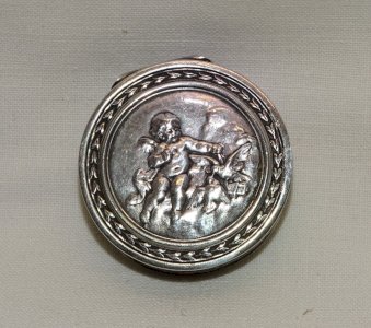 -SUPERBE PETITE BOITE A PILULES EN ARGENT Poinçon tête sanglier int. VERMEIL  D