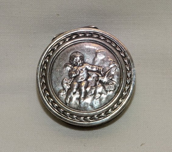 -SUPERBE PETITE BOITE A PILULES EN ARGENT Poinçon tête sanglier int. VERMEIL  D