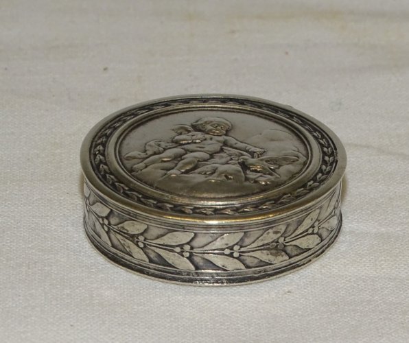-SUPERBE PETITE BOITE A PILULES EN ARGENT Poinçon tête sanglier int. VERMEIL  D