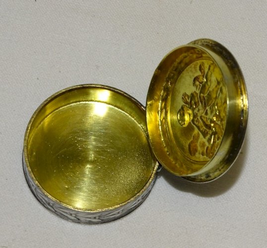 -SUPERBE PETITE BOITE A PILULES EN ARGENT Poinçon tête sanglier int. VERMEIL  D