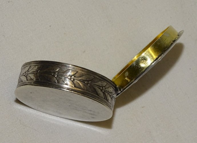 -SUPERBE PETITE BOITE A PILULES EN ARGENT Poinçon tête sanglier int. VERMEIL  D