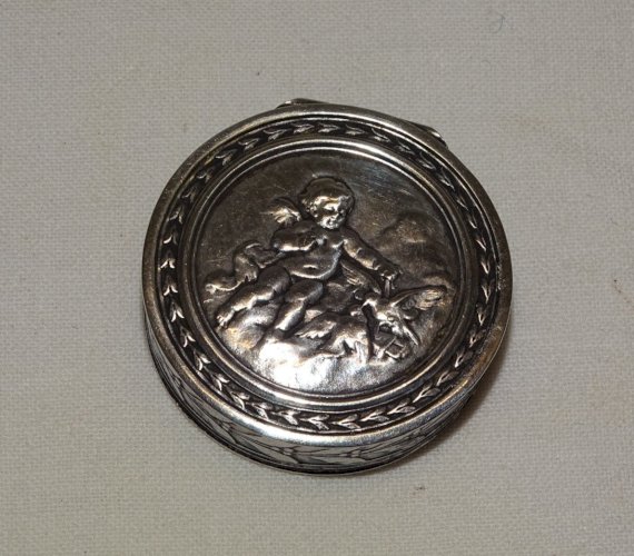 -SUPERBE PETITE BOITE A PILULES EN ARGENT Poinçon tête sanglier int. VERMEIL  D