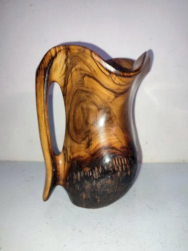 superbe pichet en bois (olivier ?) origine espagne signé Falcon en bon etat