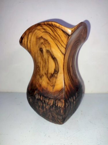 superbe pichet en bois (olivier ?) origine espagne signé Falcon en bon etat