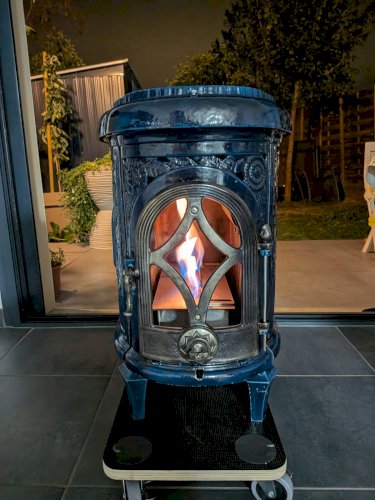 Superbe Poêle Ancien Deville "Non Pareil" en Fonte Émaillée Bleue – Converti au Bioéthanol (Sans Conduit)