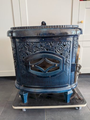 Superbe Poêle Ancien Deville "Non Pareil" en Fonte Émaillée Bleue – Converti au Bioéthanol (Sans Conduit)
