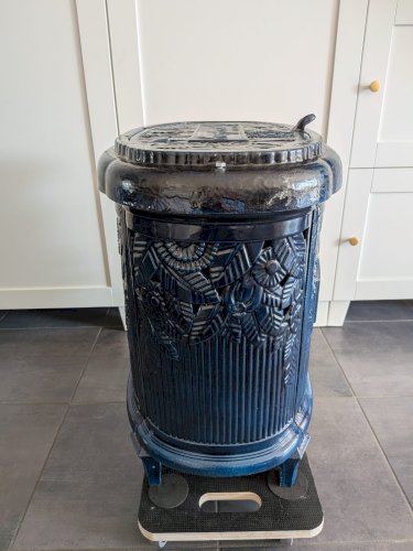 Superbe Poêle Ancien Deville "Non Pareil" en Fonte Émaillée Bleue – Converti au Bioéthanol (Sans Conduit)