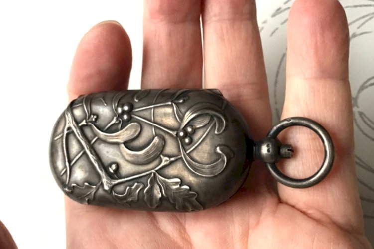 Superbe porte louis Argent 800 fin XIX° Début 1900 art nouveau fleurs de gui