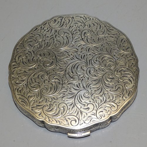 -SUPERBE POUDRIER ARGENT à décor d'ARABESQUES GRAVEES Poinçon Charançon   D