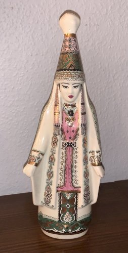 Superbe statuette poupée traditionnelle en porcelaine peinte USSR Kazakhstan