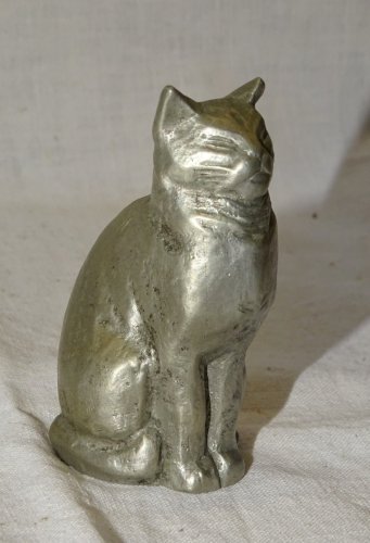 - SUPERBE SUJET STATUETTE CHAT EN ETAIN Signéd GEORGES MATHEY 1912   D