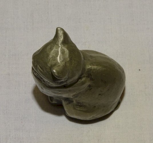 - SUPERBE SUJET STATUETTE CHAT EN ETAIN Signéd GEORGES MATHEY 1912   D