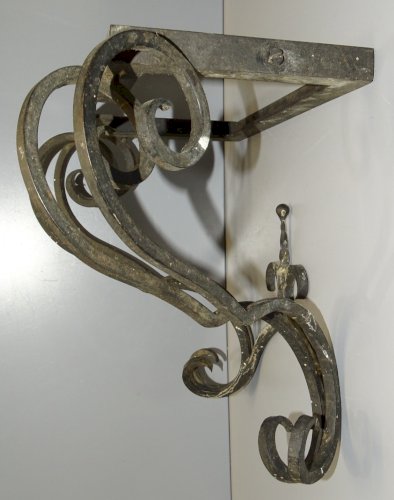 -SUPERBE SUPPORT MURAL POUR MOUVEMENT PENDULE COMTOISE en FER FORGE volutes   D