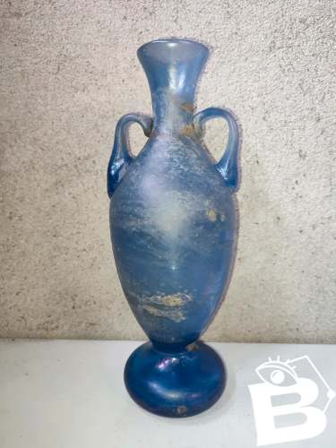 superbe vase amphore bleu clair et blanc murano dans le style antique en bon etat