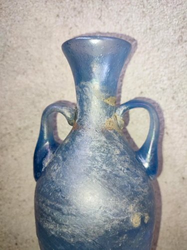 superbe vase amphore bleu clair et blanc murano dans le style antique en bon etat