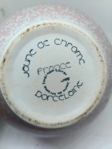 superbe vase boule en porcelaine signé manufacture Jaume de chrome en bel etat