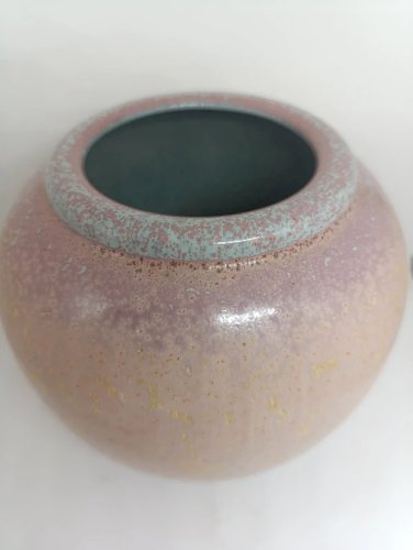 superbe vase boule en porcelaine signé manufacture Jaume de chrome en bel etat