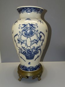 SUPERB CRACKLED CERAMIC VASE WITH BRONZE BASE XXth Century After WONG LEE 1895 D