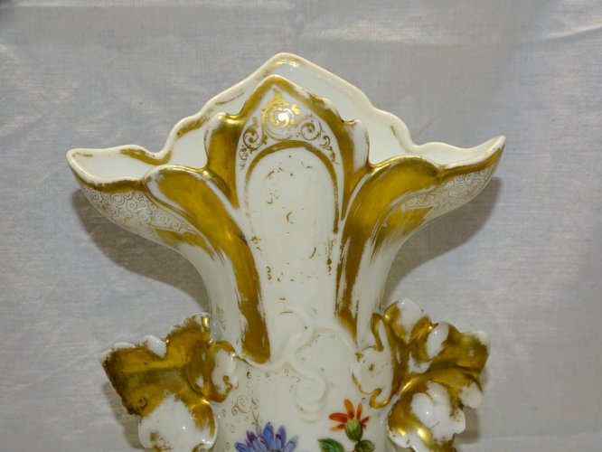 -SUPERBE VASE DE MARIEE PORCELAINE DE PARIS XIXe bouquet fleuri peint dorures  D