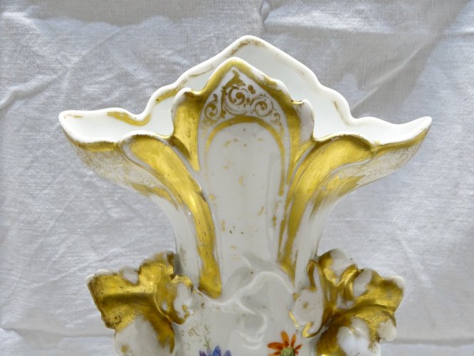 -SUPERBE VASE DE MARIEE PORCELAINE DE PARIS XIXe bouquet fleuri peint dorures  D