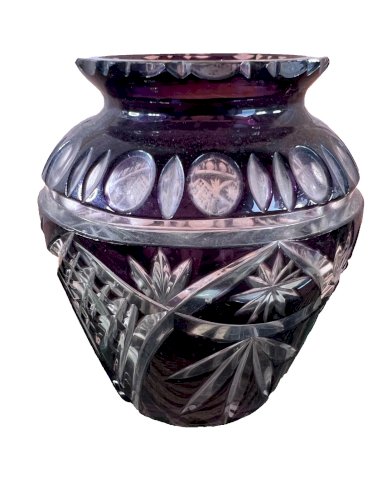 Superbe vase en cristal taillé overlay violet – Hauteur 11 cm – Style bohème