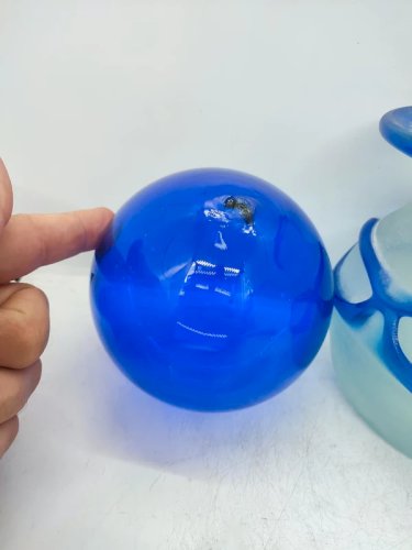 superbe vase italien dit scavo avec boule de verre en bon etat