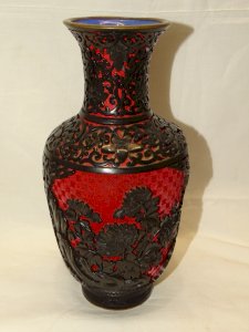 SUPERB LACQUERED VASE OF CINNABAR RED LACQUER WITH BLUE ENAMEL INTERIOR