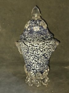 superb covered glass vase typical of Murano in good condition