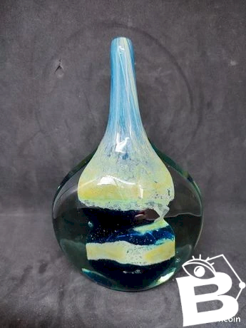 Superbe vase soliflore avec incrustation signé Mdina à malte en bon etat