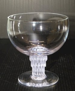 SUPERB CRYSTAL COGNAC GLASS Signed R. LALIQUE DISPLAY COLLECTION D