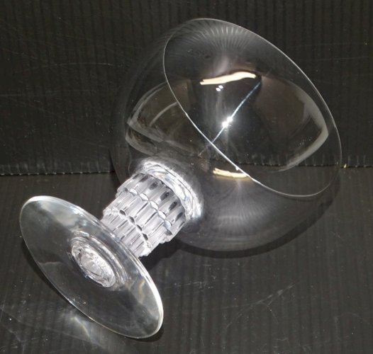 -SUPERBE VERRE A COGNAC CRISTAL Signé R. LALIQUE COLLECTION VITRINE    D