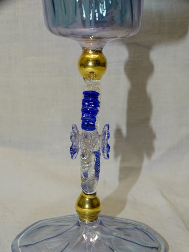 -SUPERBE VERRE A PIED VERRE DE VENISE JOLI PIED TRAVAILLE COLLECTION VITRINE   D