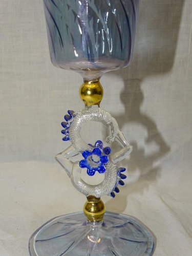 -SUPERBE VERRE A PIED VERRE DE VENISE JOLI PIED TRAVAILLE COLLECTION VITRINE   D