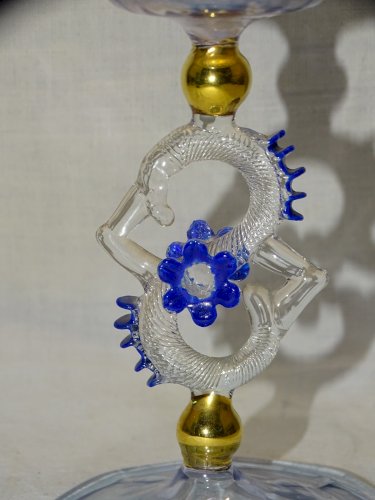 -SUPERBE VERRE A PIED VERRE DE VENISE JOLI PIED TRAVAILLE COLLECTION VITRINE   D