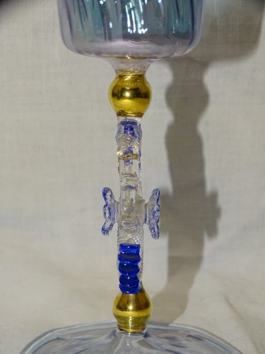 -SUPERBE VERRE A PIED VERRE DE VENISE JOLI PIED TRAVAILLE COLLECTION VITRINE   D