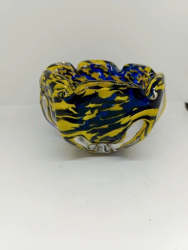 superbe vide poche/cendrier  en verre de boheme en bon etat