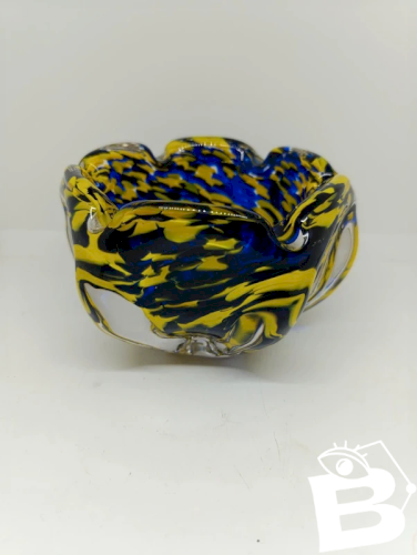 superbe vide poche/cendrier  en verre de boheme en bon etat