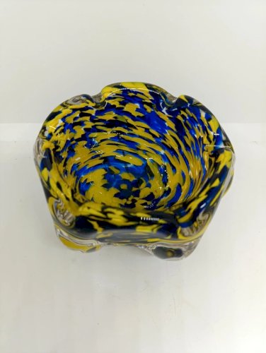 superbe vide poche/cendrier  en verre de boheme en bon etat