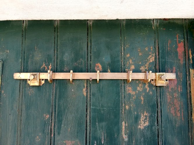 Support mural pour ustensiles de cuisine ou salle de bain en bronze début xx siècle