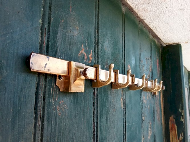 Support mural pour ustensiles de cuisine ou salle de bain en bronze début xx siècle