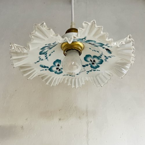 suspension abat-jour vintage opaline blanche et fleurs bleues