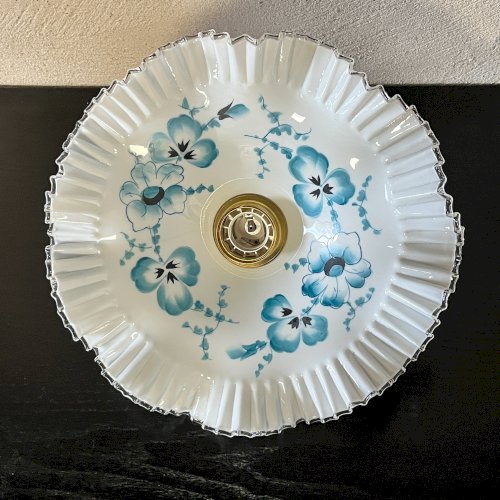 suspension abat-jour vintage opaline blanche et fleurs bleues