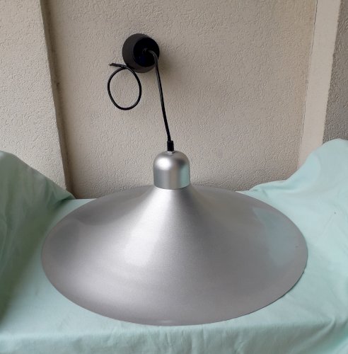 Suspension en métal