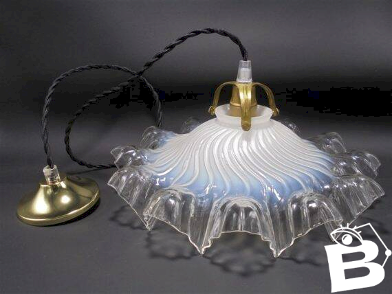 Suspension en opaline