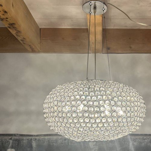 Suspension en perles de verre et métal chromé