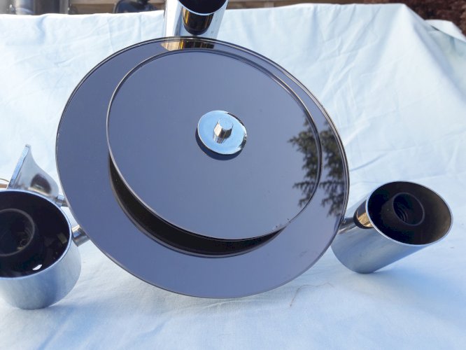 Suspension en verre et métal chromé