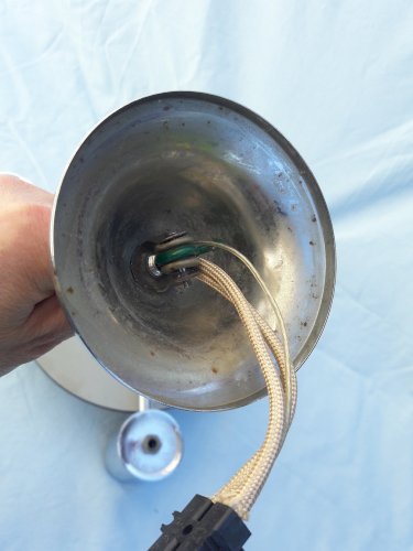 Suspension en verre et métal chromé