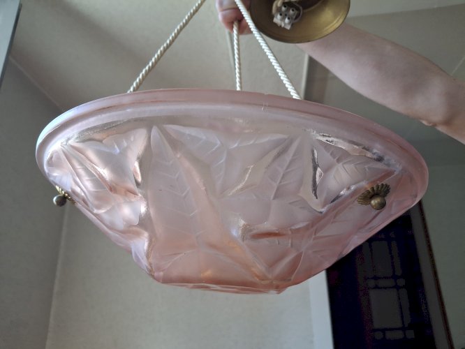 Suspension en verre teinté rosé Style Art Déco motif feuilles